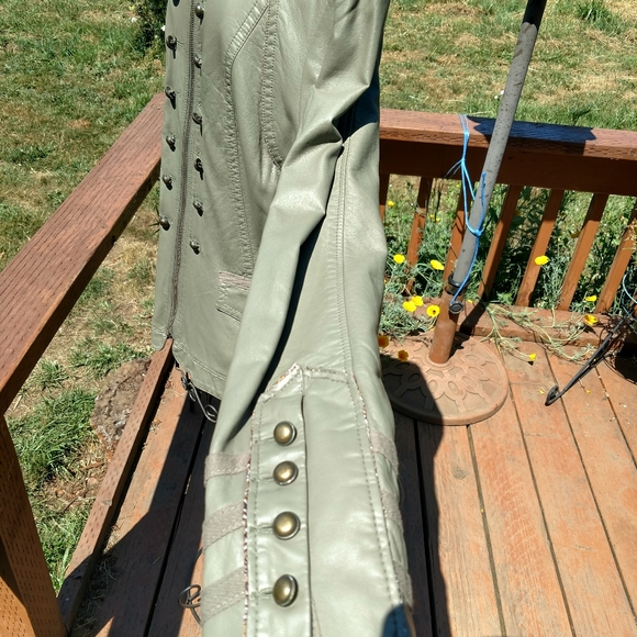 Jacket - Picture 5 of 8